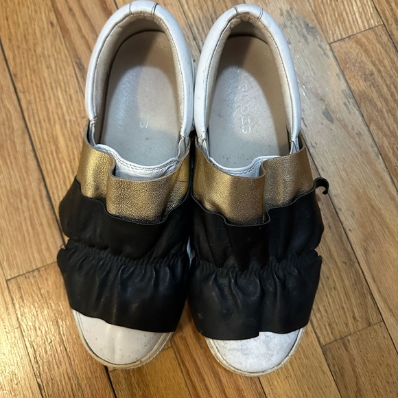 J Slides pull on sneaker with bows size 8 - Picture 2 of 7